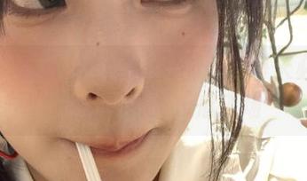 访问这个网页，妹子我每天必刷的zztt155.ccm瓜现场